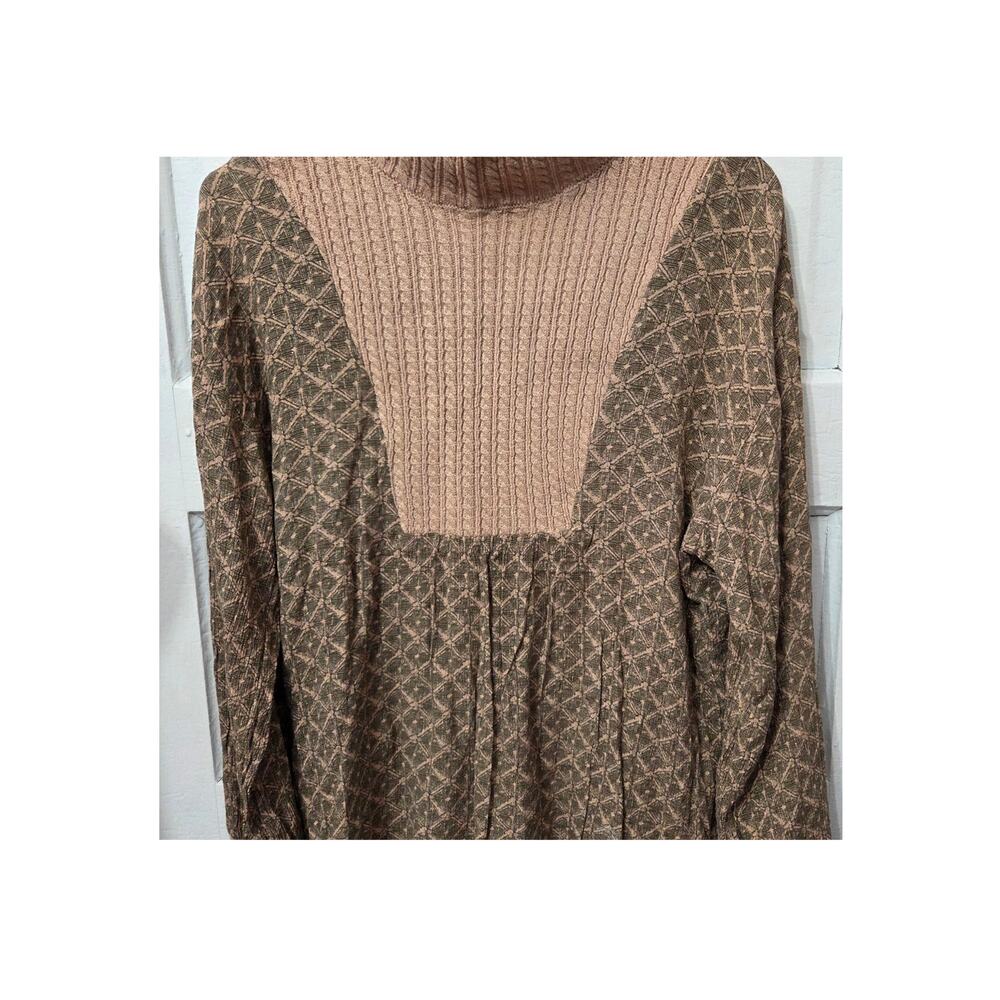 Gimmick Woman's long sleeve light sweater size M
